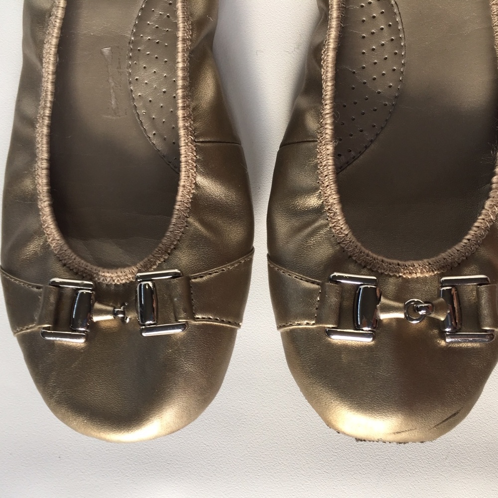 NEW Me Too Gold leather flat. - Picture 2 of 3